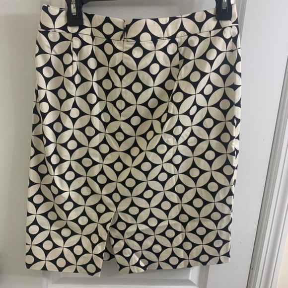 J crew Black and White Graphic Pencil Skirt , Size 4 - Picture 5 of 9